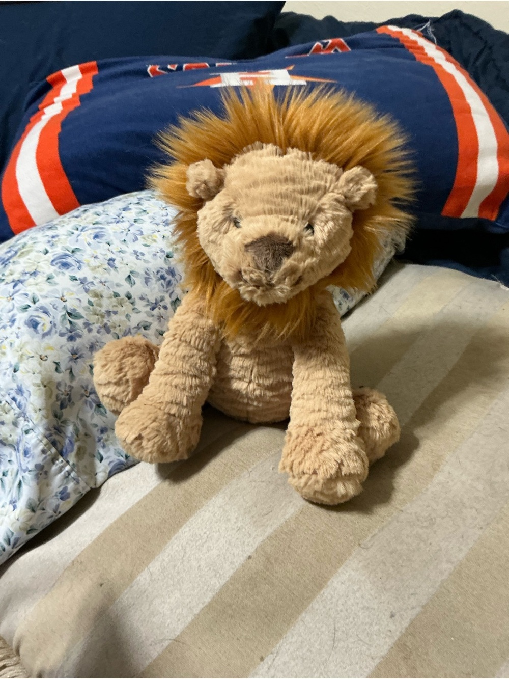 Authentic Jellycat Medium Fuddlewuddle lion . Very loved,